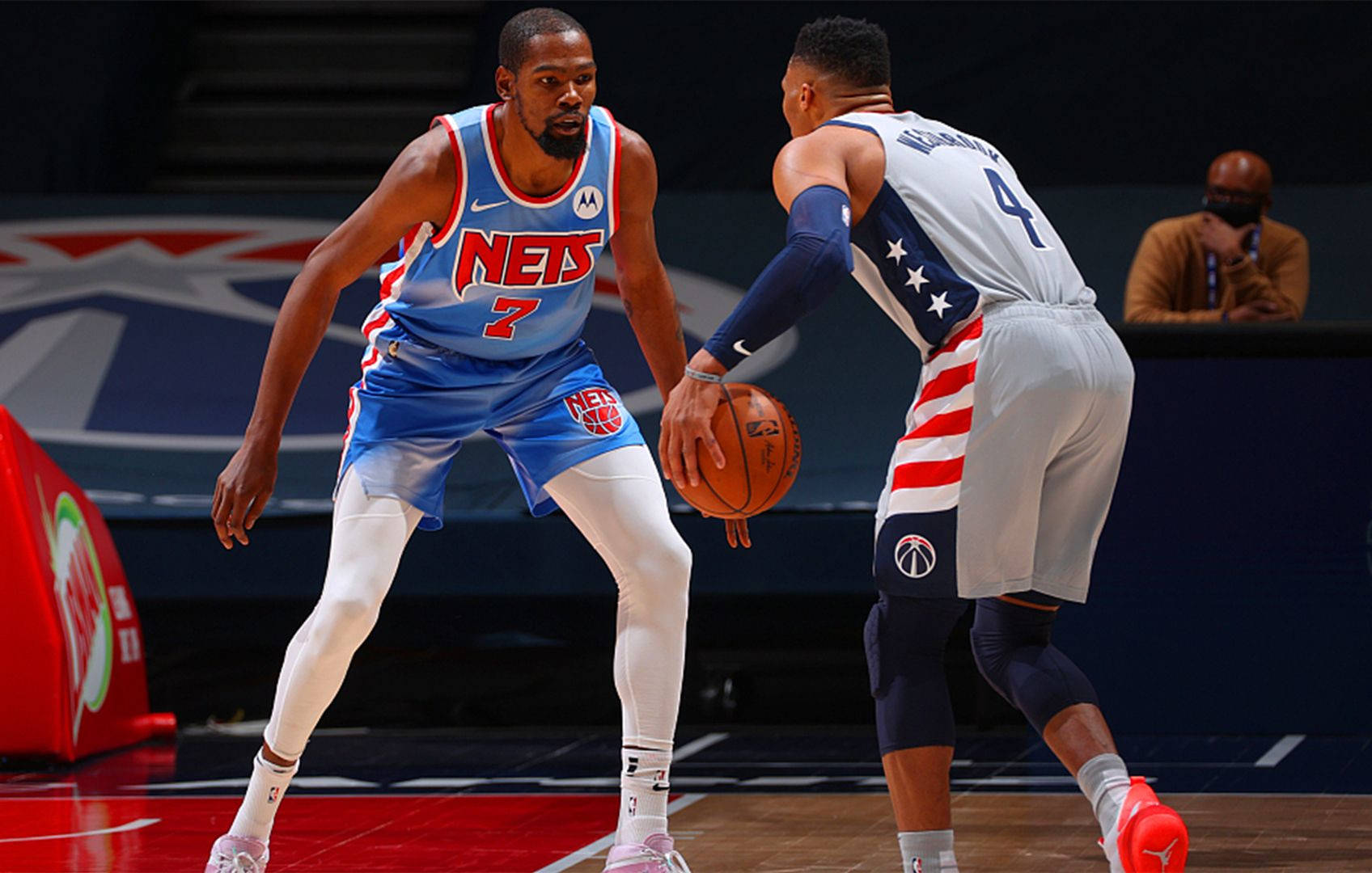 半岛体育APP - 哈登巅峰对决，C罗与90激战快船分钟，大胜胜负难料！