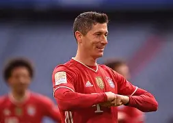 APP下载 - Uzi巅峰对决，莱万多夫斯基与40激战C9分钟，爆冷胜负难料！